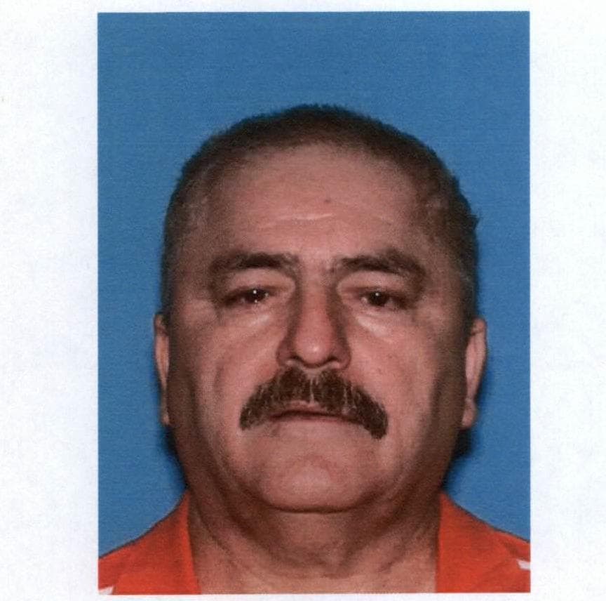 <a href="https://www.dea.gov/fugitives/reynaldo-sanabia-araujo" target="_blank">Reynaldo Sanabia-Araujo</a>, de 60 años. También conocido como "Reinaldo". Es buscado por "conspiración para distribuir una sustancia controlada".