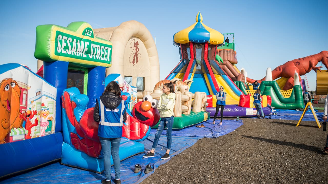 La Kids Zone incluye atracciones diversa atracciones. Tiene un costo de $15 por persona, por día hasta el jueves 15 de febrero. En el evento, las pulseras costarán $20 por persona, por día. 
<a href="https://www.buckeyeaz.gov/community/residents/events-in-buckeye/buckeye-air-fair" target="_blank">Más detalles en este enlace</a>.