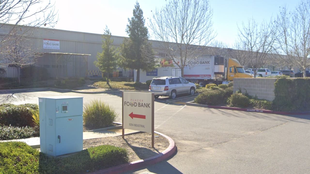 <b><a href="https://placerfoodbank.org/" target="_blank">Placer Food Bank </a></b>
<br>8284 Industrial Avenue
<br>Roseville CA 95678