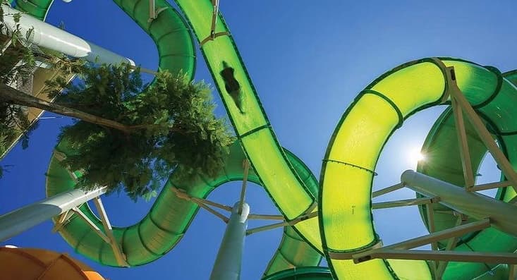 Otro de los parques acuáticos a disfrutar en Fresno es Wild Water Adventure Park que entre sus grandes atractivos se encuentran 38 toboganes y una piscina con casi 1,000,000 de galones de agua.