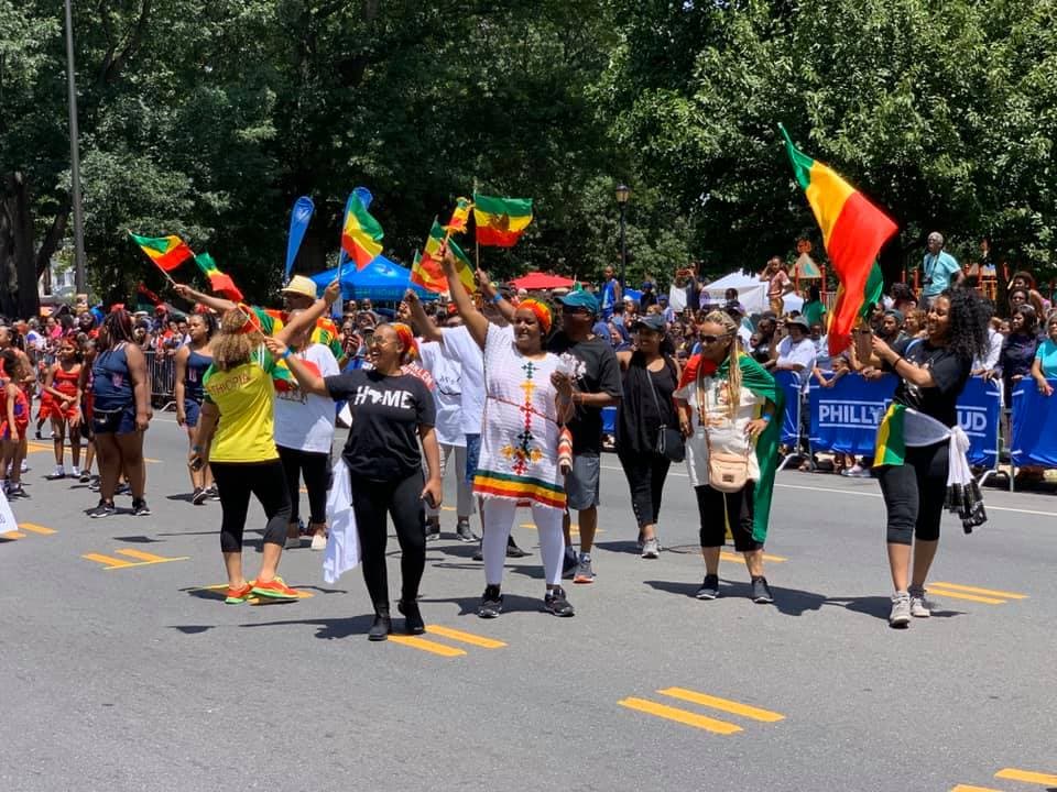<b><a href="https://juneteenthphilly.org/">Juneteenth Parade & Festival (19 de junio)</a></b>. Filadelfia marca el aniversario de la emancipación de los afroamericanos de la esclavitud con el regreso de las conmemoraciones en persona, incluido un desfile y un festival con vendedores, comida y música.