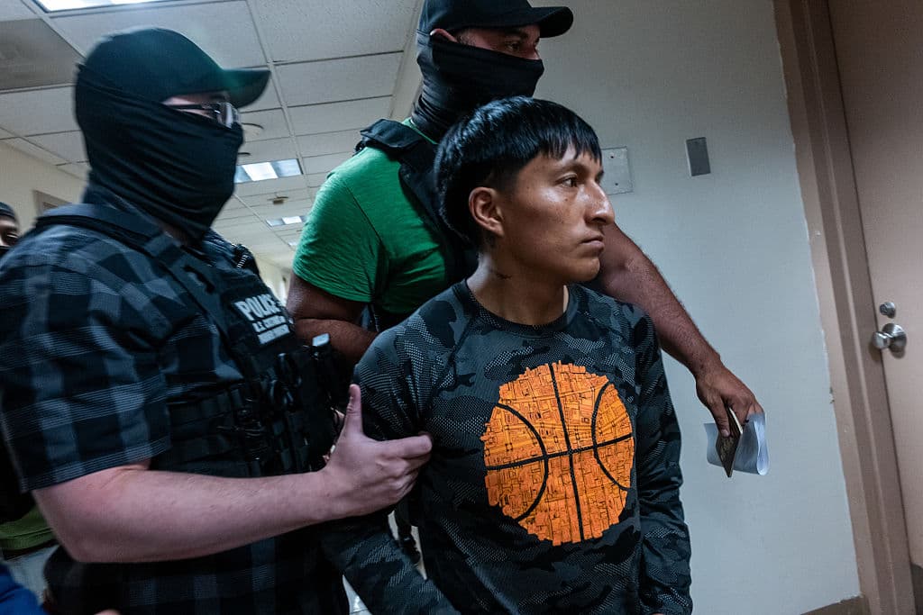 Que los agentes de ICE no se tapen la cara: la propuesta que cobra fuerza en NY y NJ