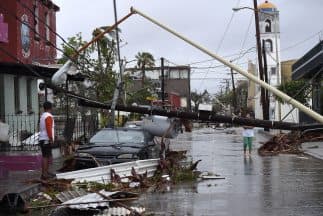 El impacto del huracán Odile que devastó al estado dejó caos y daños que alcanzan los mil millones de dólares.