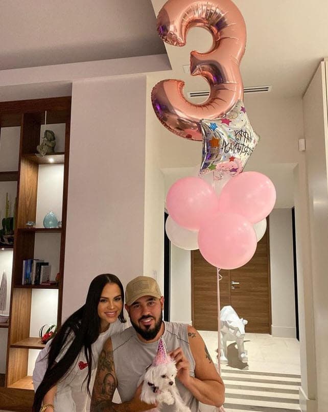 Se detalla que el bebé que procrearon es el cuarto hijo de Pina y la fecha tentativa del nacimiento es el viernes 28 de mayo.
<br>