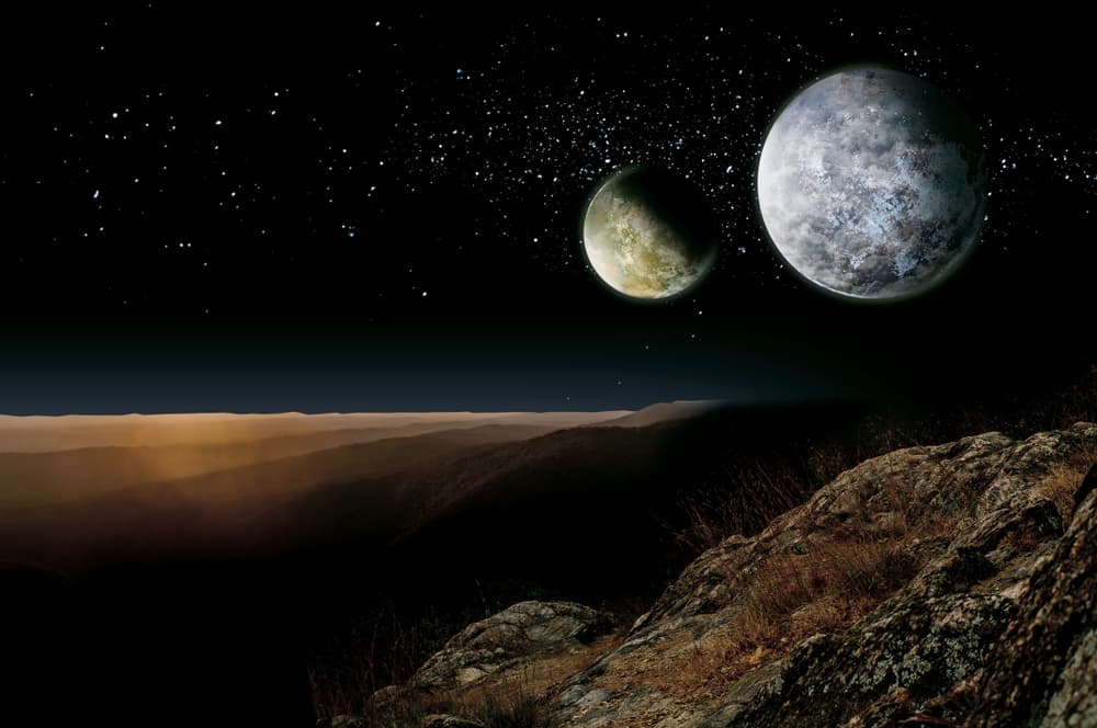 Más recientemente a finales de 1960 el astrónomo Bargby también anunció haber descubierto otra luna, pero no se pudo comprobar.