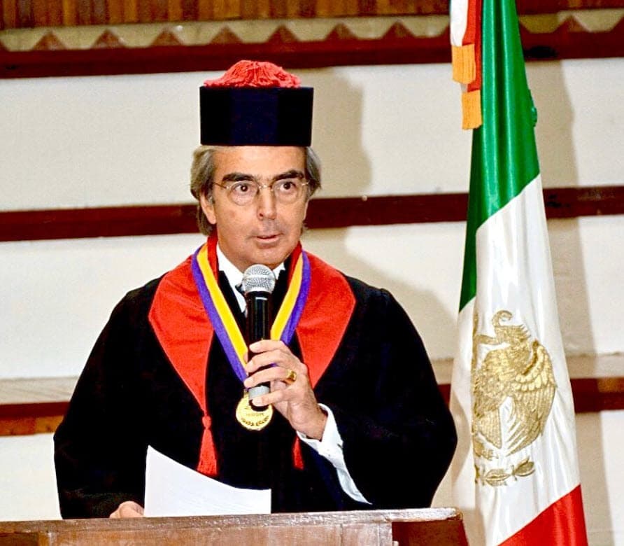 Lorenzo Lazo y su nueva novia, Lourdes Peláez, reaparecieron la noche del martes 17 de noviembre en redes sociales. 
<br>