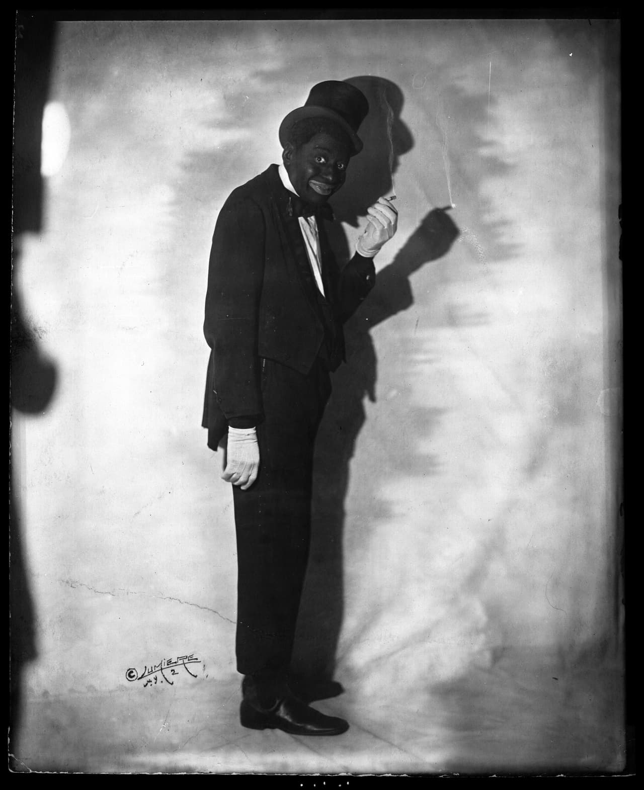 La popularidad del personaje de Jim Crow quedó patente cuando las leyes segregacionistas que se fueron adoptando en el sur de EEUU después la Guerra Civil fueron bautizadas con su nombre.
<b> Al día de hoy todavía se habla de las leyes o de la mentalidad Jim Crow para describir el trato injusto hacia los negros estadounindenses.</b>