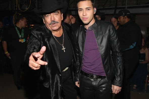 En Latin GRAMMY 2012, Joan compartió el escenario con Prince Royce. Interpretaron el tema 'Incondicional'.