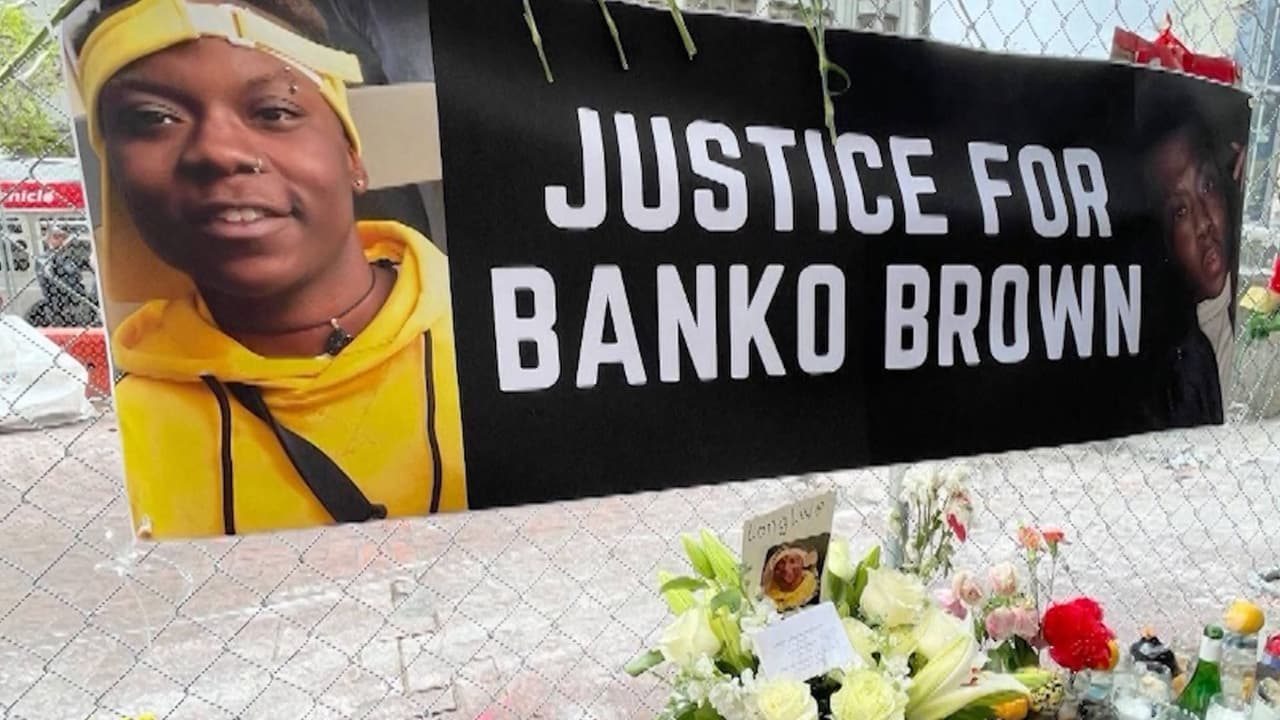 Celebran funerales del activista trans Banko Brown, abatido por un guardia de Walgreens
