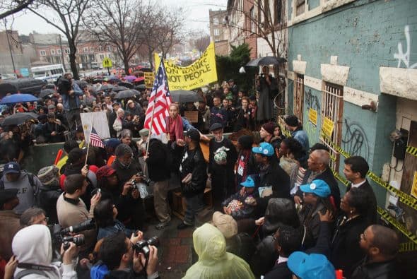 Datos de CoreLogic, compañía de investigación de bienes raíces, afirma que una cuarta parte de todos los propietarios de vivienda con hipoteca en EU se encuentran en serios problemas económicos.