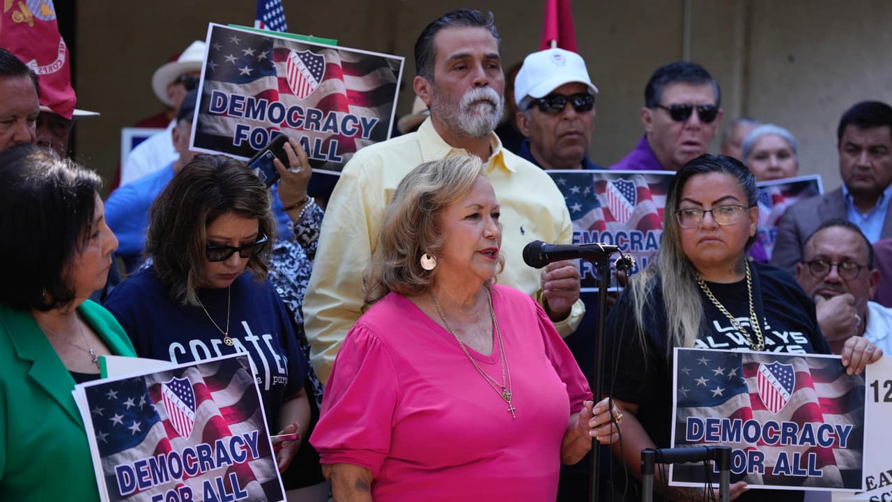 Una denuncia falsa y allanamientos a activistas latinos desatan tormenta política en Texas