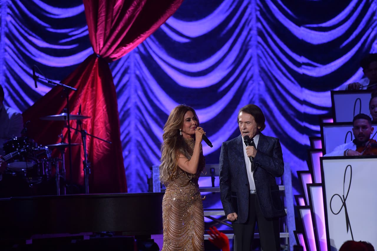 Al terminar el performance, que cerró con broche de oro con la interpertación de la canción 'Escándalo', Trevi y Bisbal le entregaron el premio y le agradecieron por ser una inspiracion para los cantantes. "Para nosotros es un honor, un sueño poder cantar contigo y darte este maravilloso premio", le dijo su compatriota.