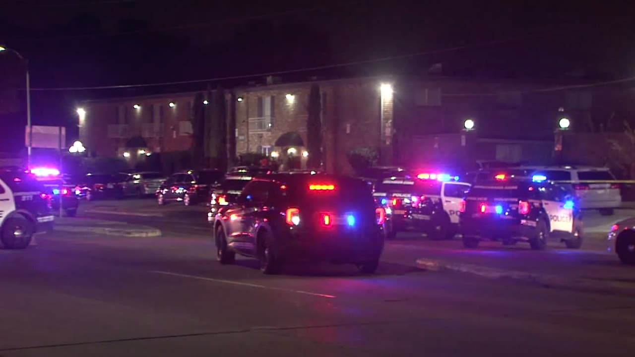 <b>"Galloway no tuvo la oportunidad de defenderse en este brutal ataque"</b>, dijo el 
<a href="https://www.univision.com/local/houston-kxln/un-oficial-del-precinto-5-del-condado-de-harris-muere-por-coronavirus-video">agente Ted Heap</a>. "No podemos tener gente así en nuestras calles", continuó.