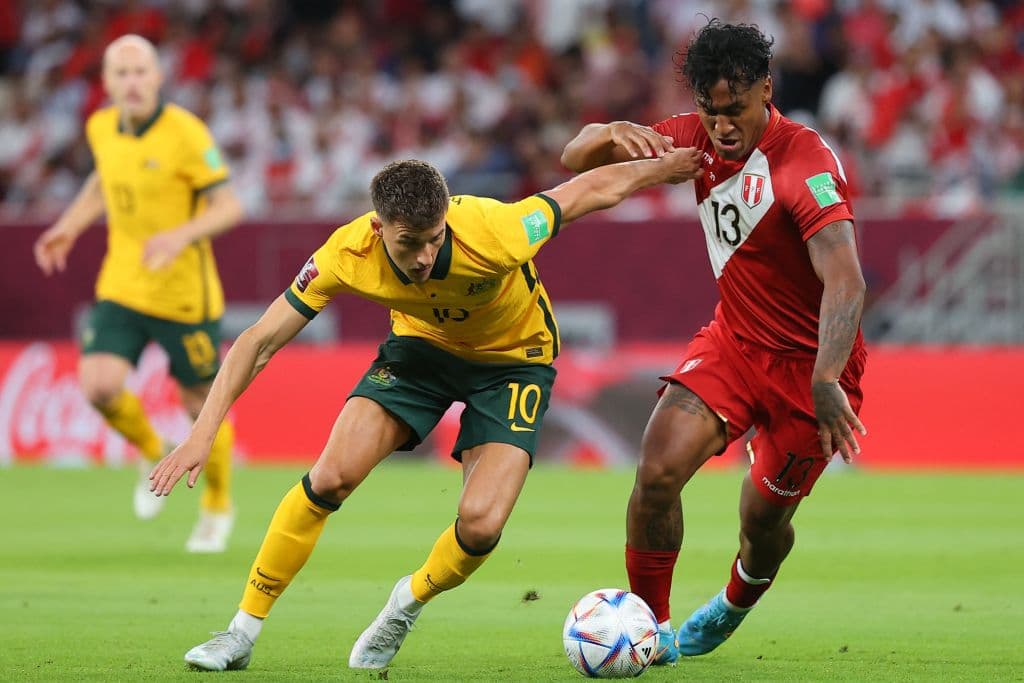 Australia, tras igualar sin goles en los 90 minutos y el tiempo extra, derrotó a Perú 5-4 en la tanda de penales y se quedó con el penúltimo cupo para la vigésima segunda edición del Mundial de fútbol que se jugará en Qatar.