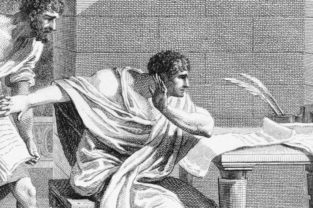 <b>Marcus Lucius Crassus</b>
<br>
<br>Fuente principal de riqueza: negocios.
<br>
<br>Patrimonio estimado en dólares de hoy: alrededor de 169,800 millones.
<br>
<br>Años: 115 - 53 (antes de cristo).
<br>
<br>Es considerado uno de los hombres más ricos de la historia romana y “en su accidentada vida experimentó tanto grandes éxitos como graves decepciones”, según 
<a href="https://www.worldhistory.org/Marcus_Licinius_Crassus/,"><u>worldhistory.org</u></a>. Poseía al menos 200 toneladas de oro, de acuerdo con el historiador Plutarco, y era conocido porque durante los incendios llegaba con un cuerpo de bomberos privado y ofrecía apagar el fuego
<a href="http://money.visualcapitalist.com/wp-content/uploads/2017/07/richest-people-in-history.html"> <u>si el propietario primero le vendía la casa por un precio muy bajo</u></a>. 
<br>
<br>Para calcular el equivalente en dólares actuales de las fortunas antiguas los portales especializados han tomado en cuenta el precio del oro, la tierra y la mano de obra, lo que no siempre es fácil de estimar en términos monetarios modernos.