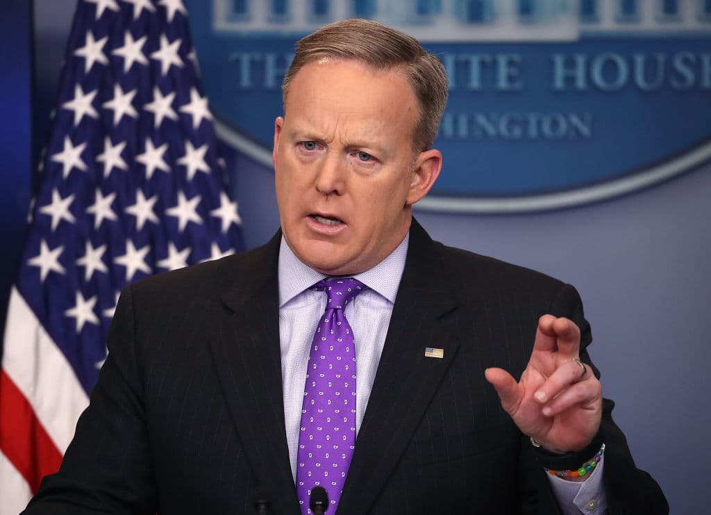 George W. Bush defiende a la prensa tras los ataques de Trump contra los medios