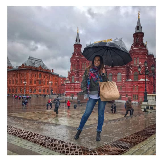 El clima de Rusia es muy frío, en sus vacaciones estuvo lloviendo.