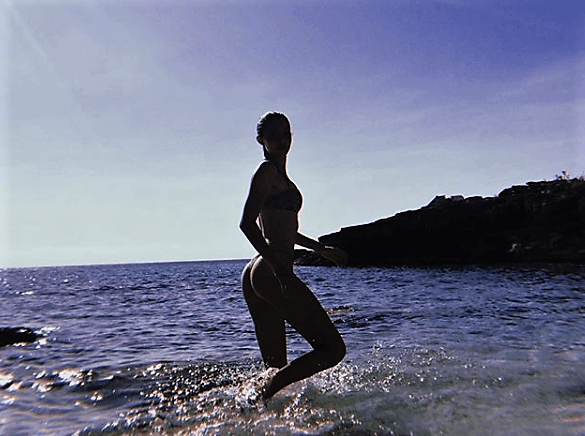 Su hermana, Gigi Hadid, siguiendo la tradición familiar, también es muy dada a los trajes de baño y a sacarle el máximo provecho al verano.