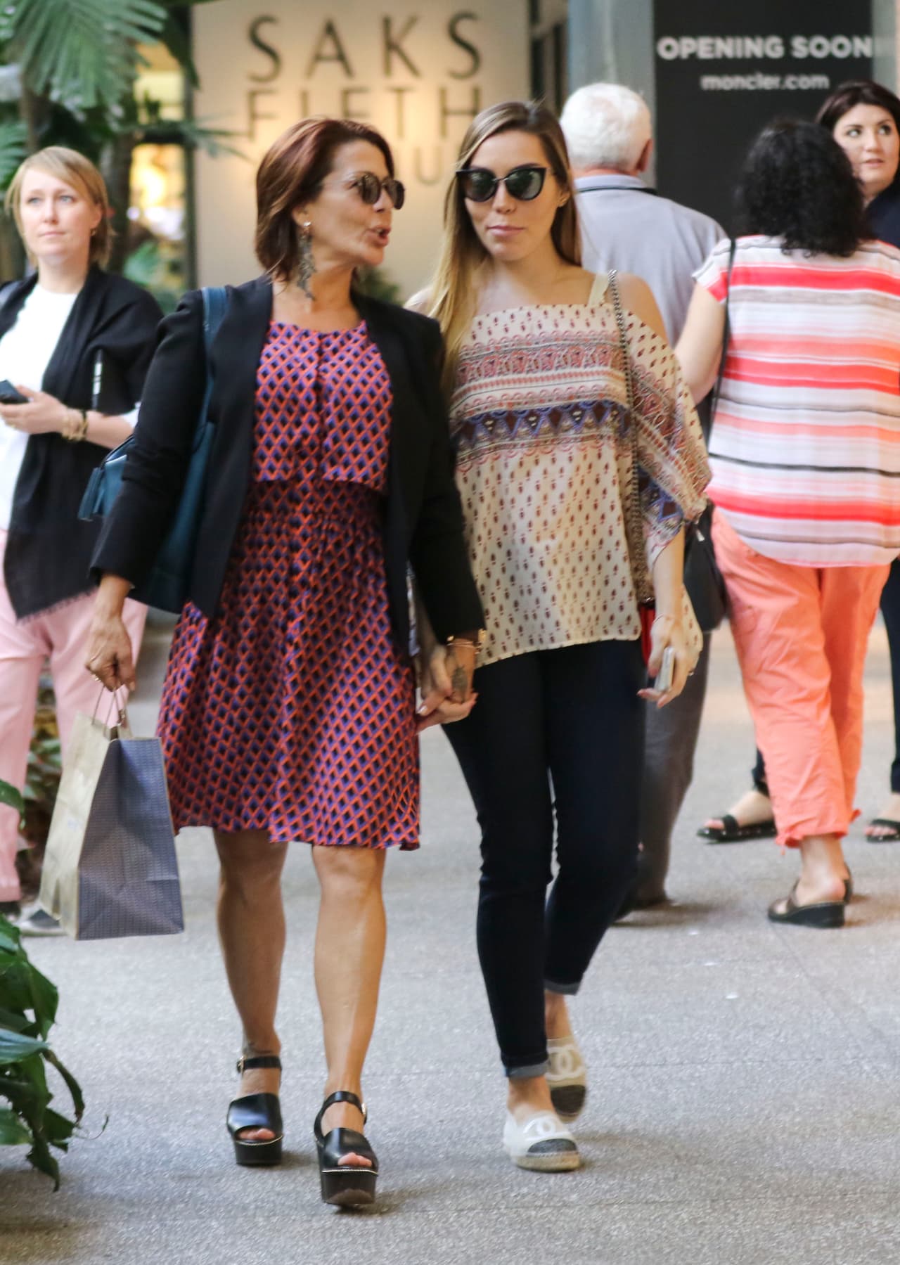 Alejandra usó un cómodo vestido.