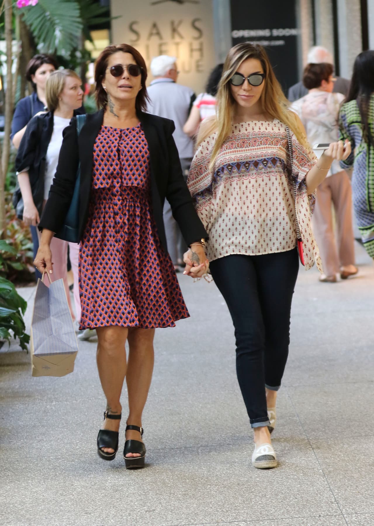 Mira más fotos de su paseo en el centro comercial.