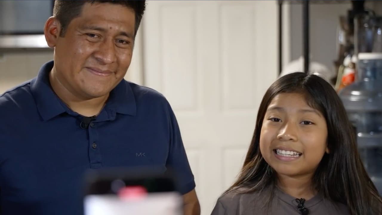 Niña hispana se hace viral al mostrar cómo enseña inglés a su padre, quien habla una lengua indígena