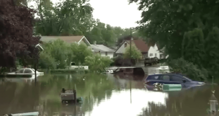 Unas 20 personas fueron evacuadas a causa de las inundaciones causadas por la lluvia en Mundelein.