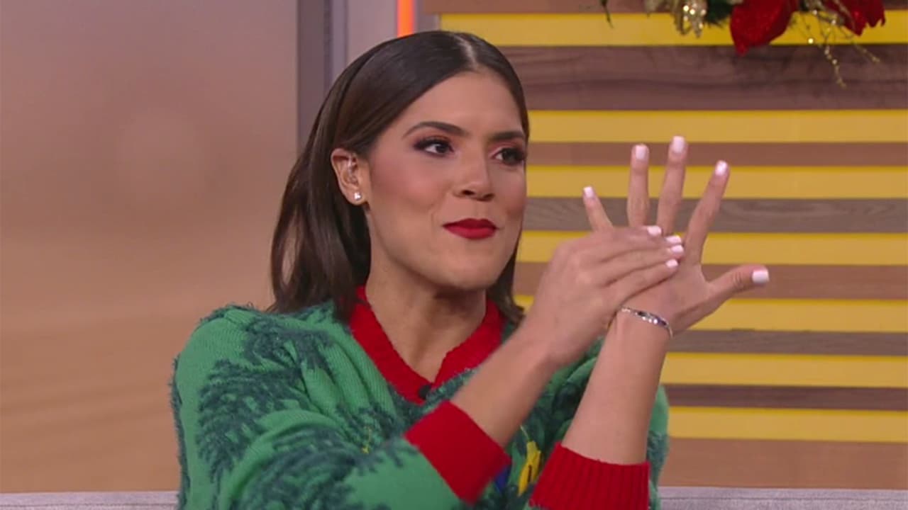 También compartió que ese día de la boda civil en la playa no hubo intercambio de argollas y en su lugar cada uno decidió usar un brazalete con sus iniciales y la fecha del acontecimiento; sin embargo, ahora además de poder gritar que ya es la señora Zampogna, también podrá usar su anillo de casada.