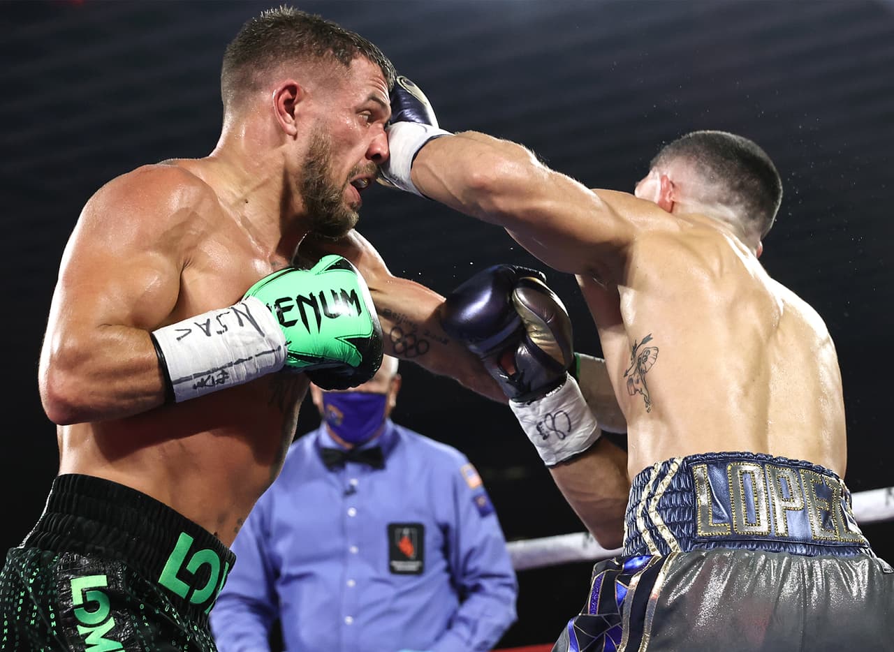 Ya en el decimoprimer asalto, parecía que a Teófimo López se le escapaba la pelea.