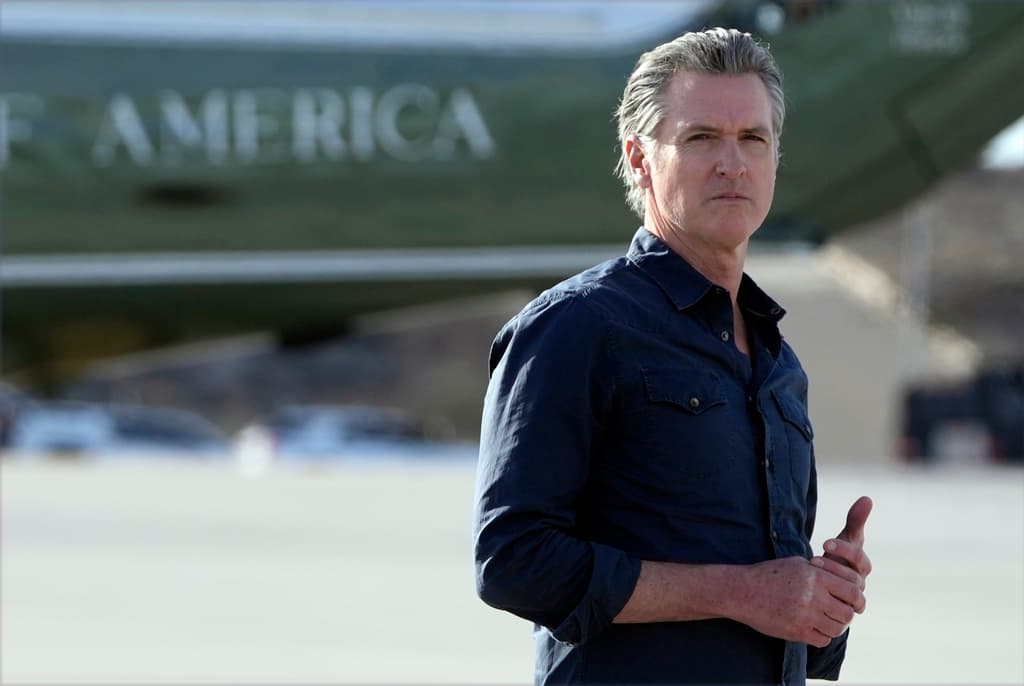 <b>Gavin Newsom pide evaluación a los Menédez</b>
<br>
<br>
<b>26 de febrero 2025: </b>El gobernador de California, Gavin Newsom, ordenó a la Junta de Libertad Condicional que realice una
<b><a href="https://www.univision.com/local/los-angeles-kmex/newsom-ordena-evaluacion-riesgo-hermanos-menendez">evaluación de riesgos para determinar si Lyle y Erik Menéndez representan una amenaza para la seguridad pública</a></b> en caso de ser liberados.