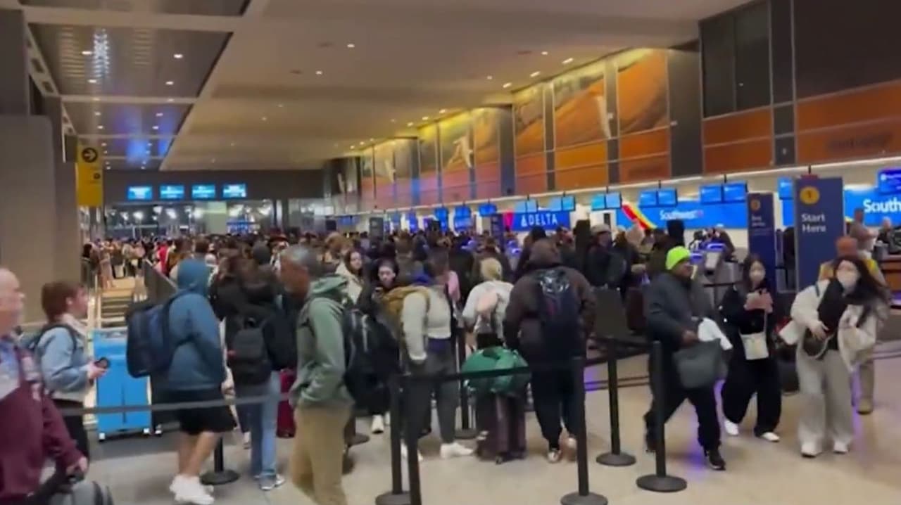 TSA: Millones de pasajeros viajan por receso de primavera; DHS culpa a demócratas por caos en aeropuertos