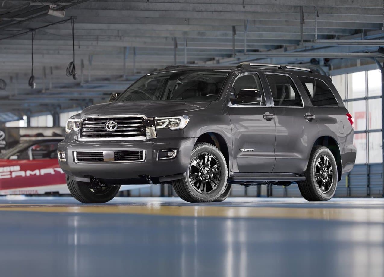 <b>9. Toyota Sequoia – 9.9 años</b>
<br>
<br>Otro modelo del fabricante nipón y la primera SUV de la lista. A lo largo del tiempo, Toyota se ha caracterizado por ofrecer modelos con una fiabilidad muy alta; y las personas que han comprado una Sequoia nueva lo saben, pues la mantienen en su poder un promedio de 9.9 años.
<br>
<br>En la imagen una Toyota Sequoia 2018.