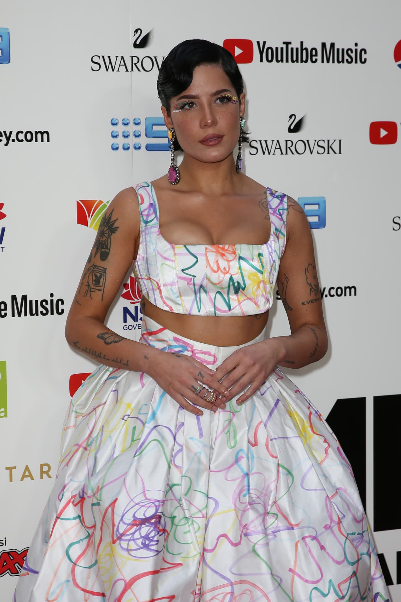 La cantante de 25 años fue captada cuando se dirigía a hacer sus compras al mercado Erewhon de Los Ángeles.