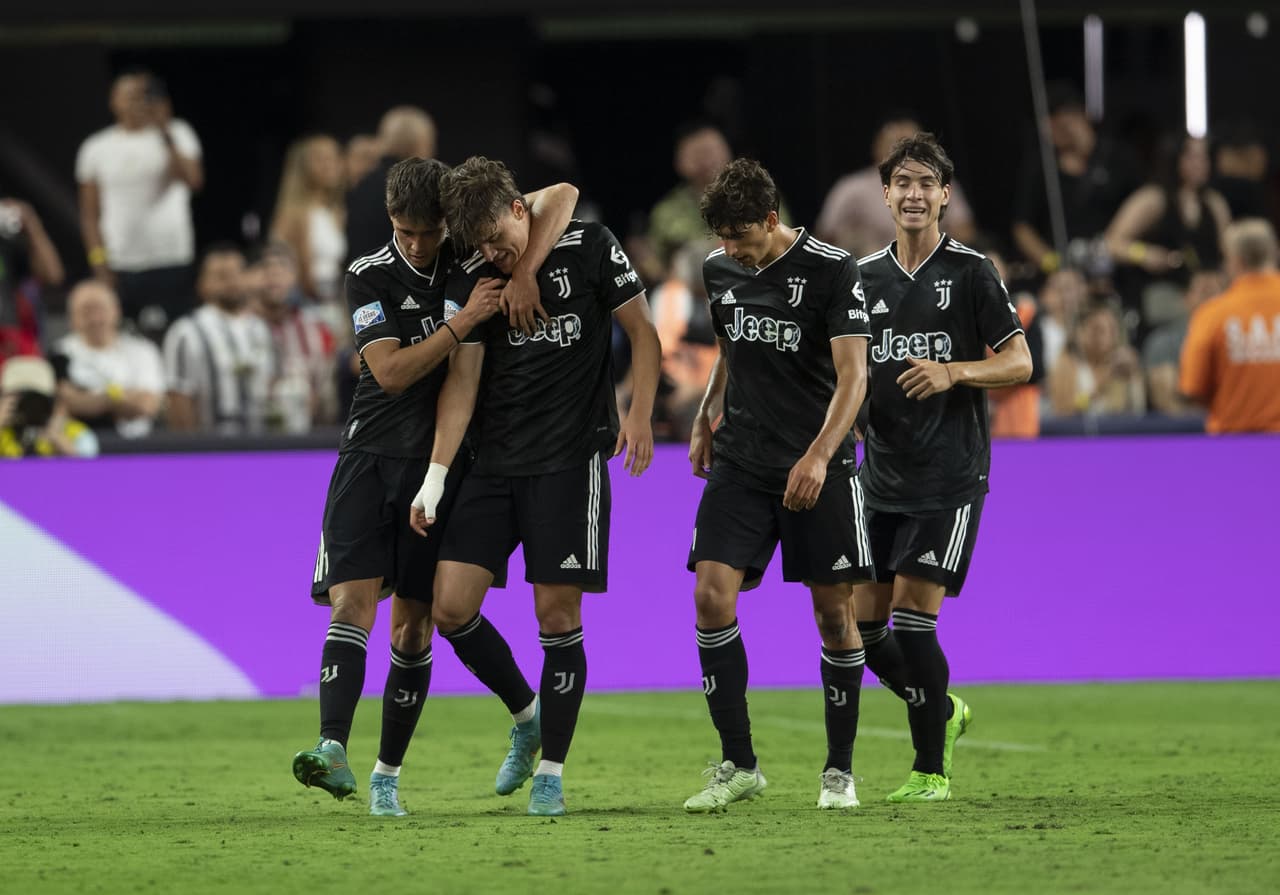 El juvenil celebró con mesura.