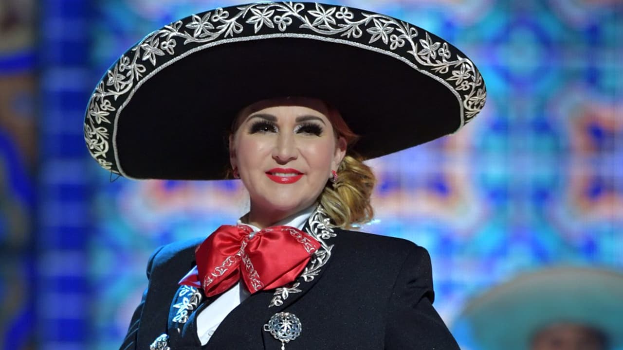 Alicia Villarreal es una de las cantantes más reconocidas en el género musical del regional mexicano. Con más de 20 años de carrera, aún sigue activa en los escenarios.