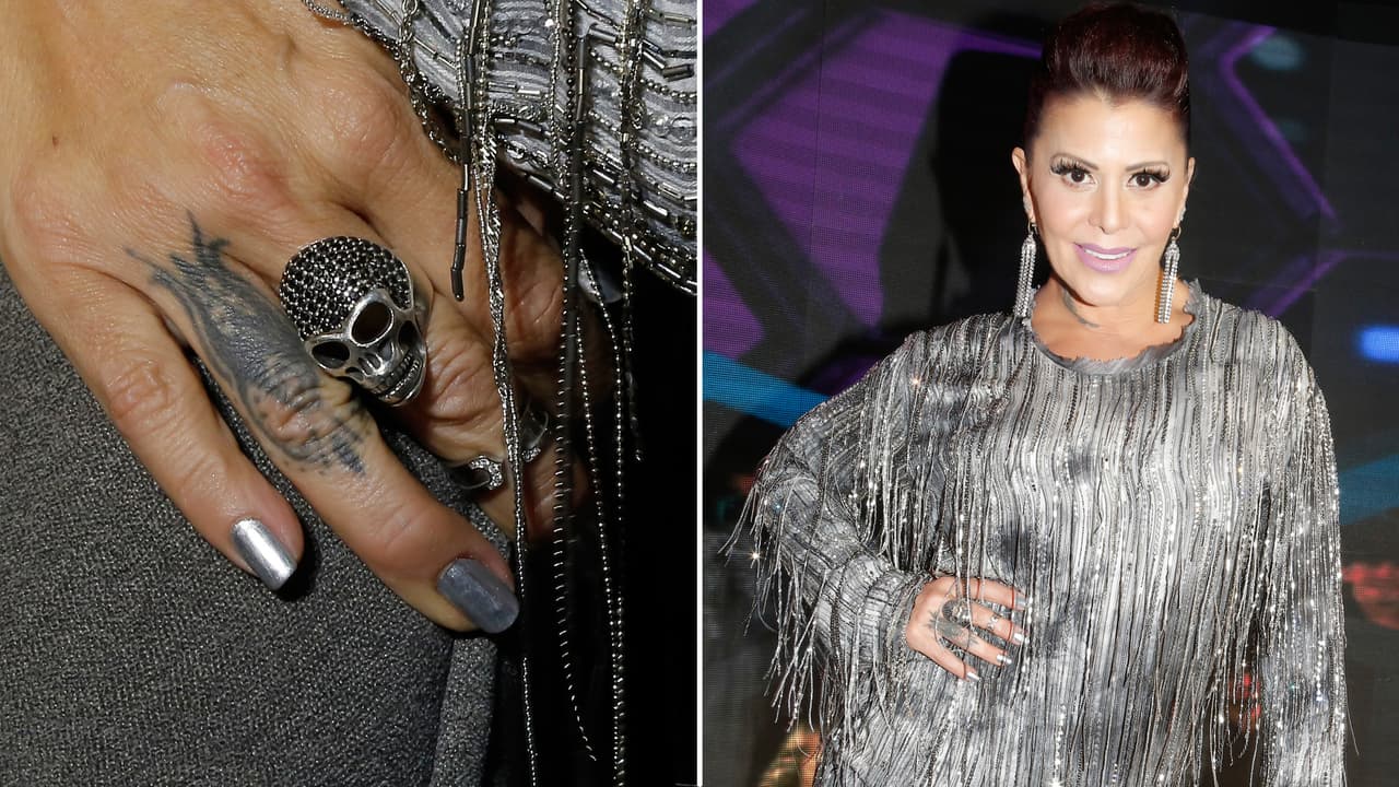 Este anillo es apropiado para su look, ¿qué tal te parece?