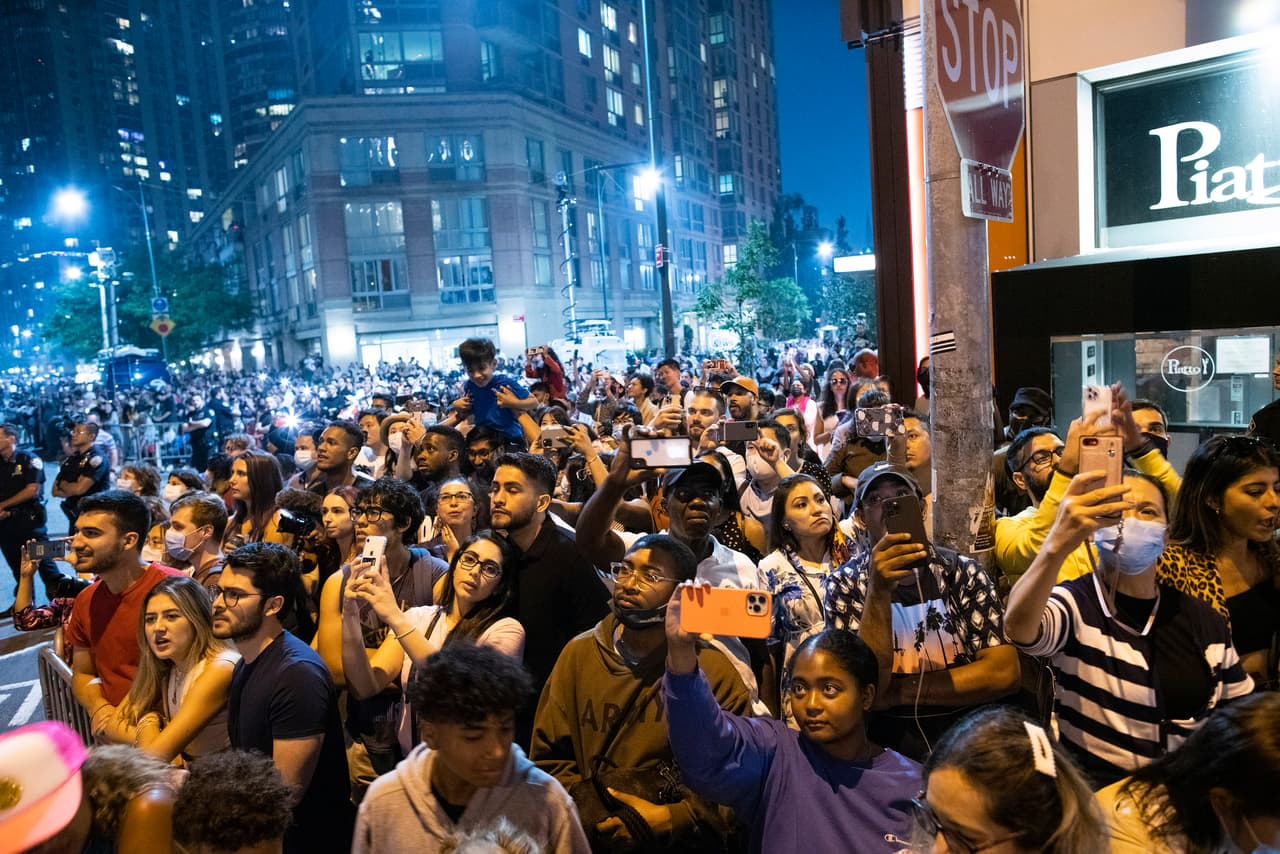 Este iconico espectáculo no solo Iluminó el cielo de la gran manzana deleitando a las multitudes, sino que también lanzó un salvavidas a las empresas que suministraron miles de dólares en fuegos artificiales a la ciudad de Nueva York.