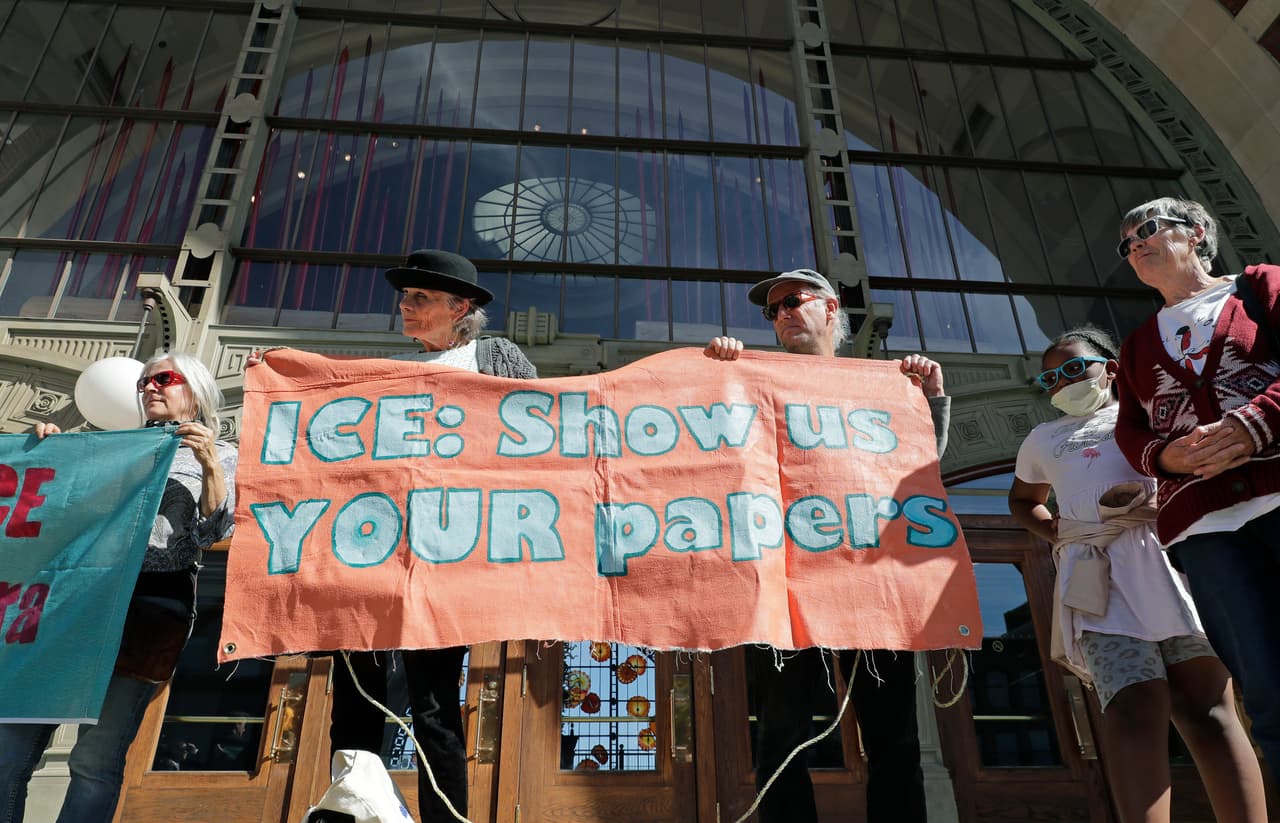 Exjueces exigen a la Corte de Inmigración medidas para evitar contagios por covid-19 en tribunales