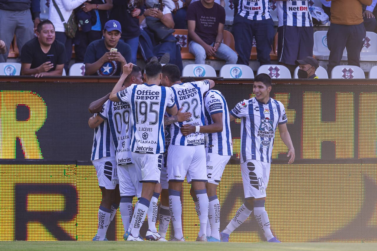 Gracias a un doblete de Luis Chávez y otro golazo de Roberto de la Rosa, el Pachuca dio cuenta de los Rayados.