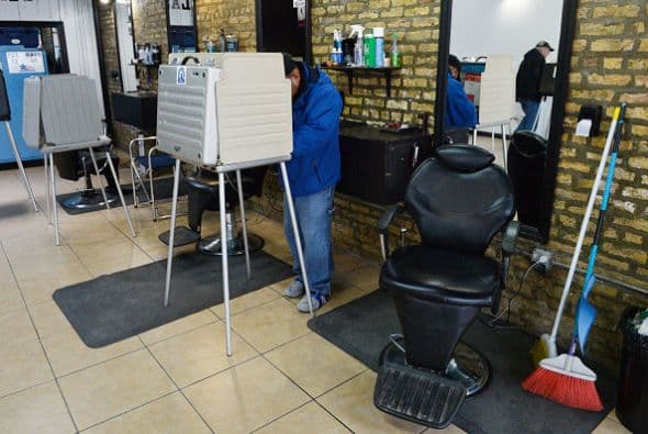 Esta estación era ideal para 'matar dos pájaros de un tiro' al poder cortarte el cabello antes de sufragar, o votar y después cortarse el cabello.