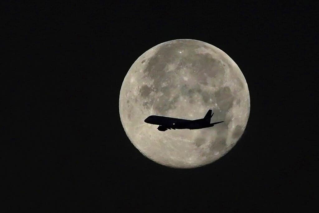 Científicos indican que la Luna necesita un huso horario: te explicamos por qué