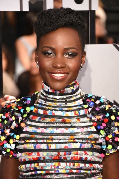 Lupita Nyong'o, siempre atina con sus atuendos. Mira aquí los videos más chismosos.