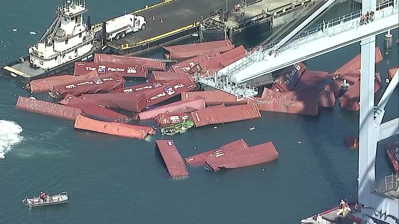 Los departamentos de bomberos y policía locales también respondieron a la emergencia.