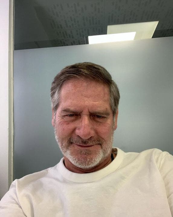 "Estoy muy contento, con muchas expectativas para este año y listo", dijo. Además, pidió al público cuidarse y tomar en serio el covid-19.