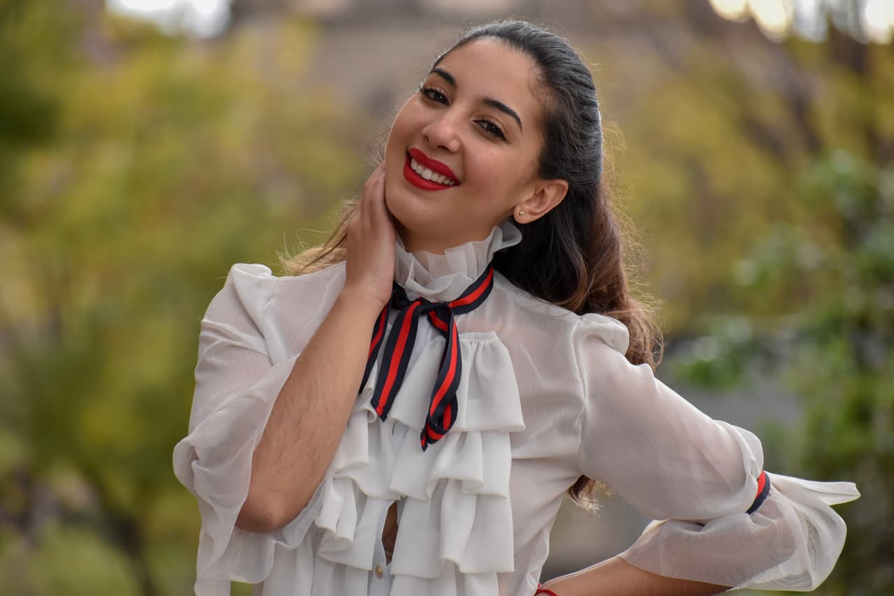 Sonriéndole a la cámara y disfrutando cada una de las locaciones, que tienen un valor sentimental muy especial para ella.