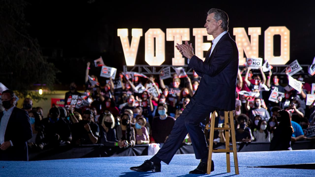 Newsom, el segundo gobernador en la historia de EEUU en sobrevivir a una elección revocatoria