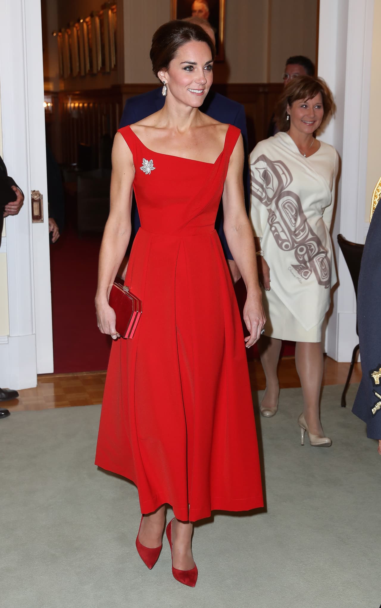 La Duquesa lució un hermoso vestido rojo para la gala.