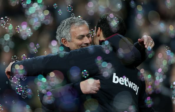 STRATFORD, ENGLAND - JANUARY 02: Manchester United manager Jose Mourinho hugs West Ham United's Alvaro Arbeloa during the Premier League match between West Ham United and Manchester United at London Stadium on January 2, 2017 in Stratford, England. (Photo by Rob Newell - CameraSport via Getty Images)