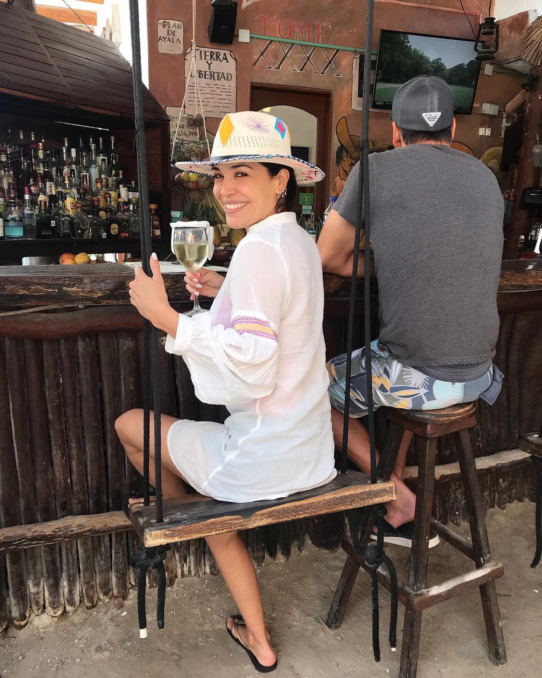 En las vacaciones de Pascua del 2019, Karla jugó a coquetearle mientras tomaban un trago en un bar de Holbox, México: "Acá queriendo conquistar al de al lado. Me cae que con él me caso y hasta le doy dos hijas".
