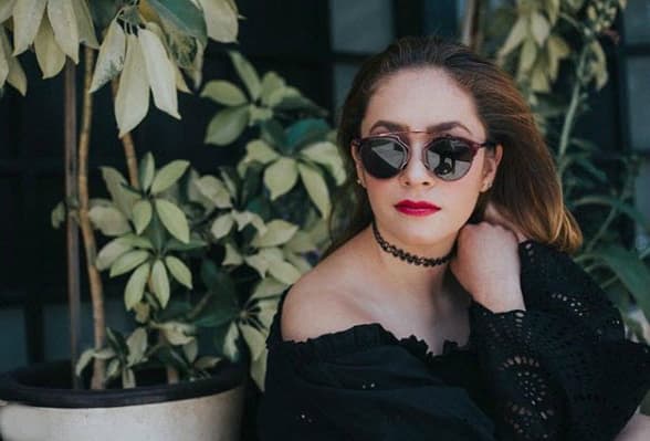 Gloria Aura tuvo que abandonar la competencia de Reto 4 Elementos debido al esguince cervical que sufrió, por lo que su lugar lo ocupa Ferny Graciano, quien es la nueva integrante del equipo de los Renovados.