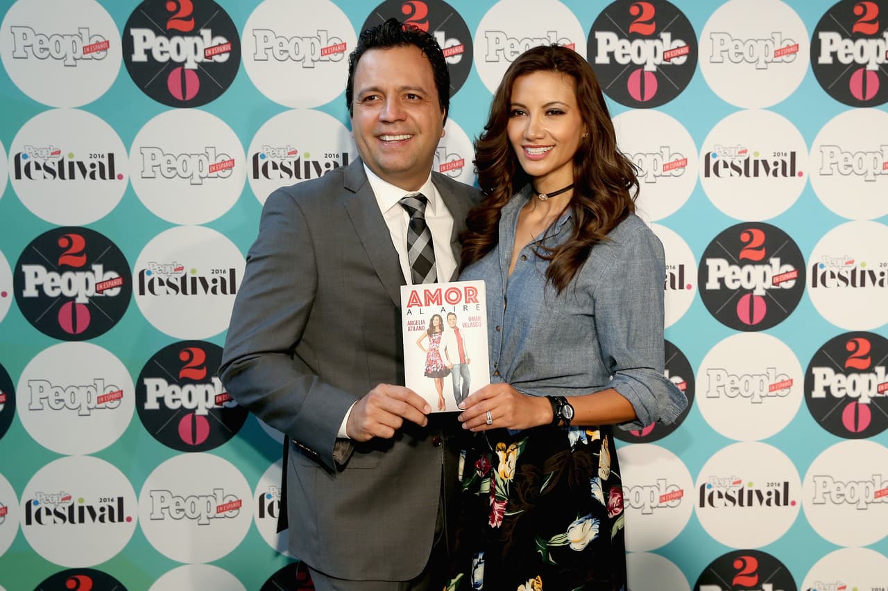 Dejaron la cabina de "El Show de Omar y Argelia" y desde California nos trajeron su libro "Amor al aire".